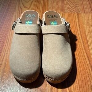 Free People Alma Clog. NWT